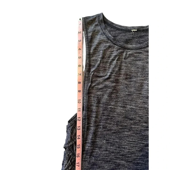 Lululemon Women's Bluish Gray Muscle Tank Top Size M Criss-Cross Detail - Picture 4 of 7